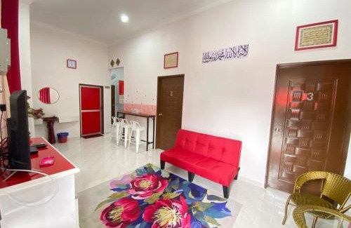 Kampung Gong Mak Som House | D'MENTARI BONDA Homestay Pool