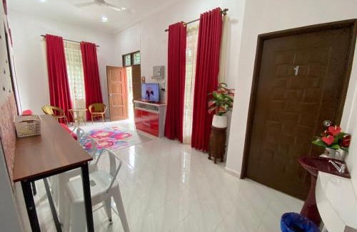 Kampung Gong Mak Som House | D'MENTARI BONDA Homestay Pool