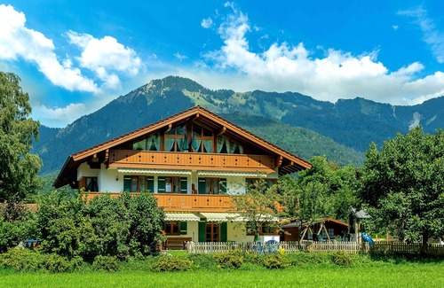 Unterwoessen Apartment | Dachstudio für 2 (Ferienwohnung ca. 46 m², max. 2+2 Personen, 1 Schafzimmer, Wohnküche, Balkon, WLAN, TV)