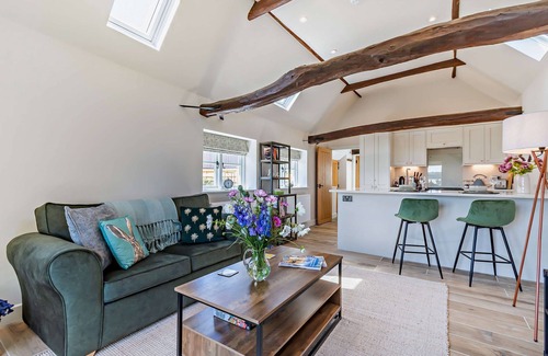 Blackham Cottage | Dairy Barn by Bloom Stays - sleeps 2 guests in 1 bedroom