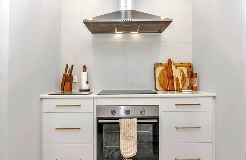 Port Noarlunga South House | Daisy's Beachside Cottage-Picnic Garden, Pool Table & Games in Port Noarlunga