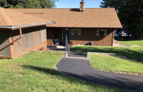 Eagle River House | Dam Lake Home ~ Steps from the waters edge on the Sugar Camp Chain