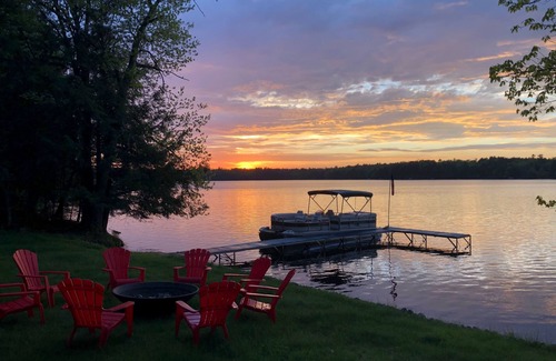 Eagle River House | Dam Lake Home ~ Steps from the waters edge on the Sugar Camp Chain