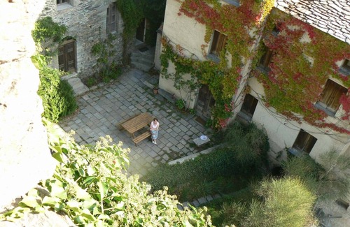 Carcheto-Brustico Apartment | Dans le Décor du Roman Culte Mal'concilio