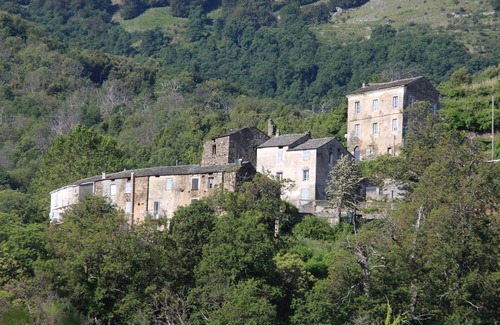 Carcheto-Brustico Apartment | Dans le Décor du Roman Culte Mal'concilio