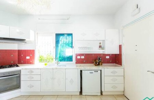 Rafraf House | Dar Barsha: Beach front white sand and happiness