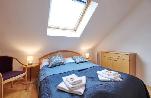 Lutzmannsburg House | DAS BURGENNEST, Bademantelgang zur Therme Lutzmannsburg, Garten, Parkplatz