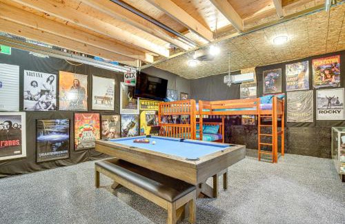 Prairie Ridge House | Day trip to Snoqualmie! Lakefront Home with Hot Tub