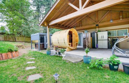 Prairie Ridge House | Day trip to Snoqualmie! Lakefront Home with Hot Tub