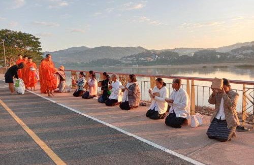 Chiang Khong Hotel | Day Waterfront Hotel