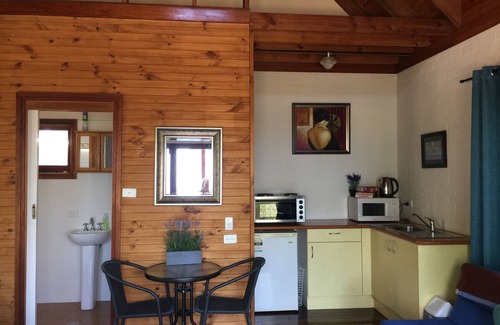 Pindimar Cabin | daybreaks on Port Stephens