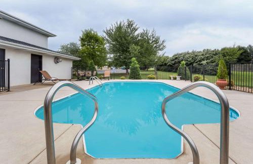 Turners Hotel | Days Inn by Wyndham Battlefield Rd/Hwy 65