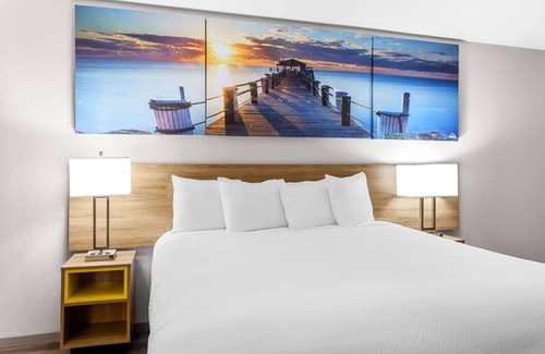 Pea Ridge Hotel | Days Inn by Wyndham Huntington