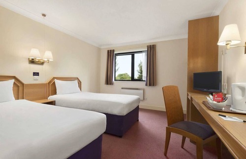 Bishopswood Hotel | Days Inn by Wyndham Watford Gap