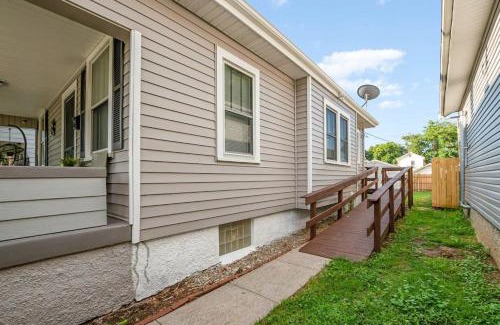 Lindenwald House | Dayton Street Sports Haven - 3 Bed 2 Bath Sleeps 8