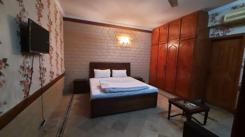 F-7 Sector House | Dazzy dream guest house