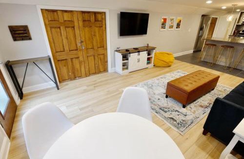 Near Northeast Apartment | DC Beckons Darling Apt Sleeps 4