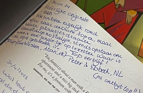 Turnhout House | De Buitenmuur - Vintage Suite & Bohemian Loft, elk met Privé-ingang en Jacuzzi