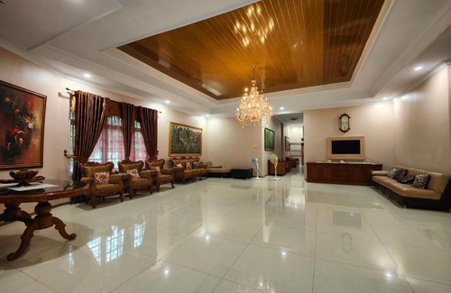 North Cirebon House | De Hanami Homestay Setrayasa