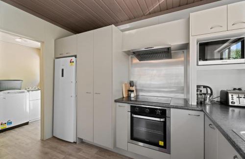 Frankton House | De La Mare views