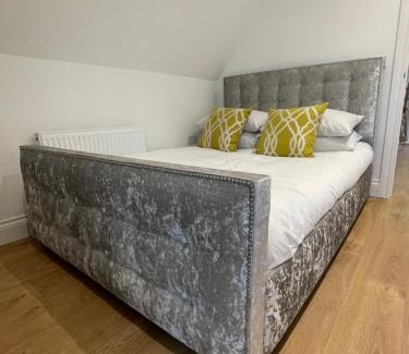 Howlett End House | Debussys Guest House