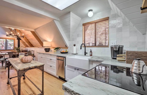 Munds Park Cabin | Deck & Forest Views: Munds Park A-Frame Cabin