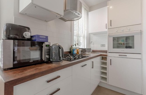 Brixton Hill Apartment | Decorated 2 Bedroom Flat in Brixton