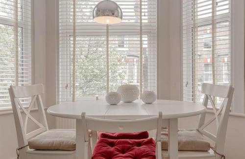 Brixton Hill Apartment | Decorated 2 Bedroom Flat in Brixton