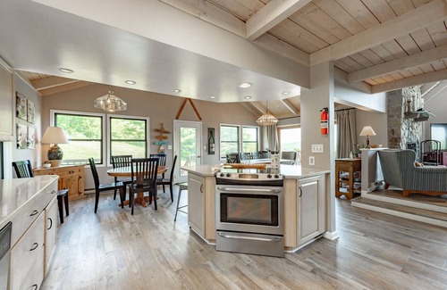 Paradise Point House | Deep Creek Hideaway w/Pool Table & Fire Pit