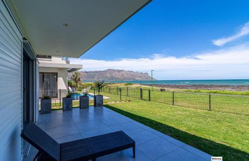 Strand House | DeJa Blue