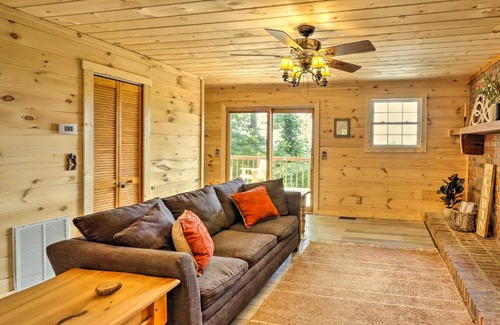 Walnut Mountain House | Deja View Cabin with Hot Tub Pets Welcome!