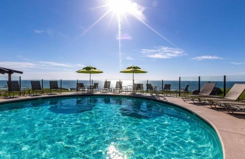 Del Mar Apartment | Del Mar Lively Studio w Hot Tub & Pool
