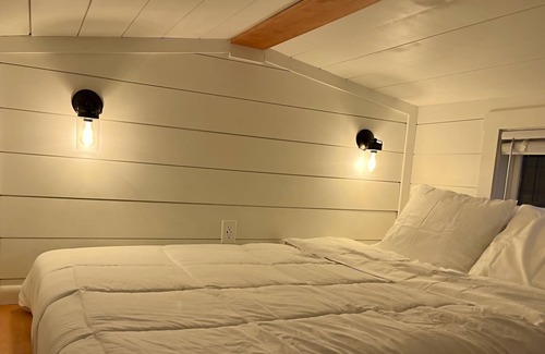 Norwichtown House | Delightful 1 Bedroom Tiny Home-10 min to Mohegan Sun!