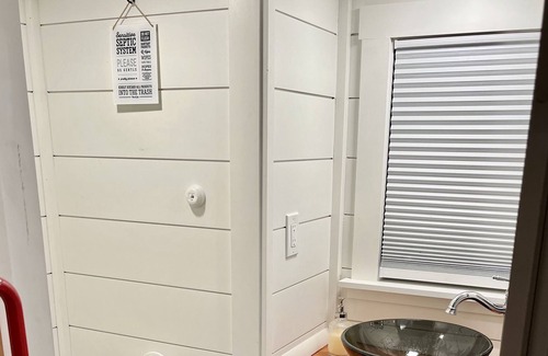 Norwichtown House | Delightful 1 Bedroom Tiny Home-10 min to Mohegan Sun!