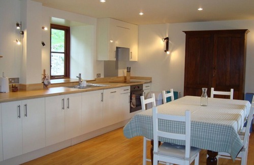 Tisbury Cottage | Delightful 18th Century Converted Stables in quiet location with nearby footpath