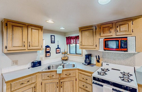 Brookings Hotel | Delightful coastal escape with private hot tub, generous patio, & nature views