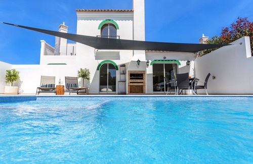 Vale do Garrao Villa | Delightful Dunas Villa: private heated pool, golf discounts walk to beach