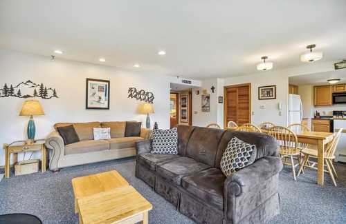 Central Vermont- Killington Condo | Delightful Highridge Condo B16B with Indoor Pool and mountain views