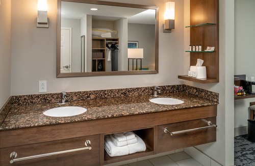 Barboursville Hotel | Delta Hotels by Marriott Huntington Mall