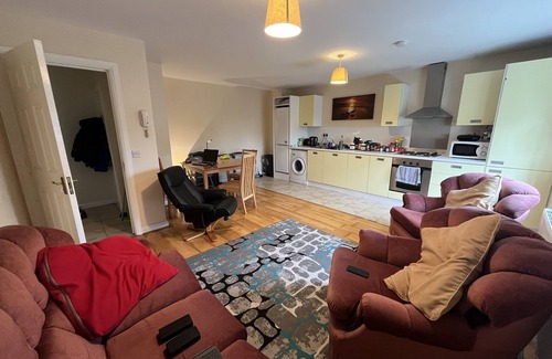 Drogheda Apartment | delux private room in drogheda town center , easy transfer to dublin.