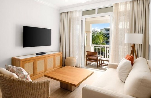 The Bight Resort | Deluxe 1 BR, All-Inclusive Suite at Alexandra Resort