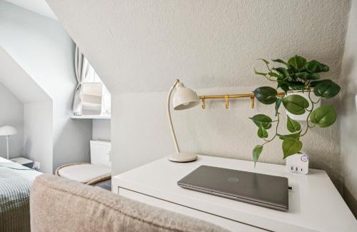 Holsterhausen Apartment | Deluxe! 15min Messe & Uniklinik, Arbeitsplatz, Boxspring