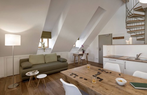 Kemnath Apartment | Deluxe apartment for up to four people in the attic with WLAN incl.