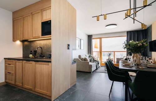 Koscielisko Apartment | Deluxe Apartment with Mountain View H12