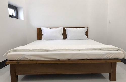 Old Quarter Hotel | Deluxe Double Room - New Wave Homestay