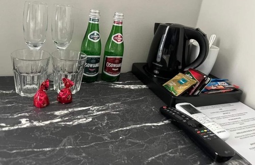 Wesoła Zachod Apartment | Deluxe Double Room 1 Queen 1 Sofa Bed