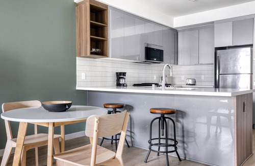 Mission Valley West Apartment | Deluxe Mission Valley 1BR w/Gym, W/D & Pool, nr freeways, by Blueground