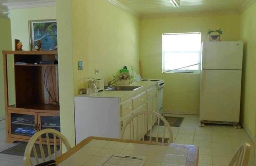 South Andros Apartment | Deluxe Queen Studio, Nathan's Lodge, Andros Resort