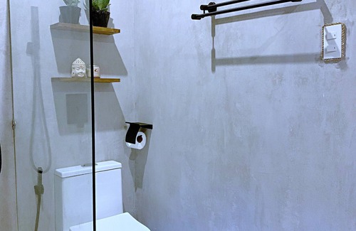 Catangnan Apartment | Deluxe Queen Suite