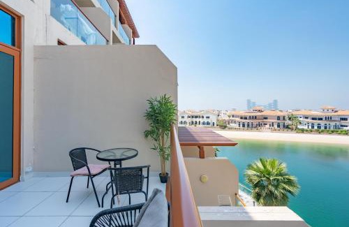 Palm Jumeirah Apartment | Deluxe Waterfront Unit in Heart Of Dubai Palm Jumeirah
